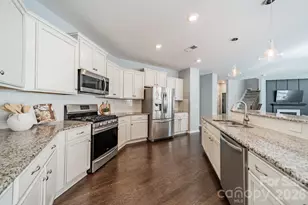 1817 Sapphire Meadow Dr, Fort Mill, SC 29715 - Photo 19