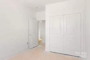 909 S Hoskins Rd, Charlotte, NC 28208 - Photo 9