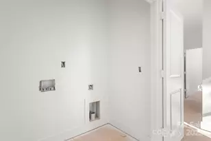 909 S Hoskins Rd, Charlotte, NC 28208 - Photo 17