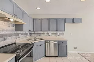 4557 Antelope Ln, Charlotte, NC 28269 - Photo 5