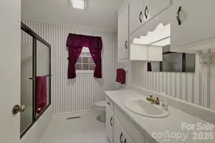 902 Meadowood Dr, Lenoir, NC 28645 - Photo 23