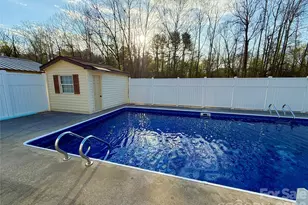 902 Meadowood Dr, Lenoir, NC 28645 - Photo 5