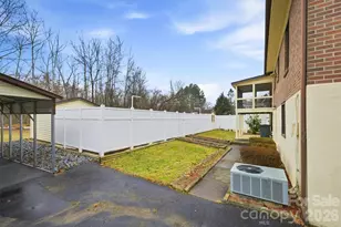 902 Meadowood Dr, Lenoir, NC 28645 - Photo 11