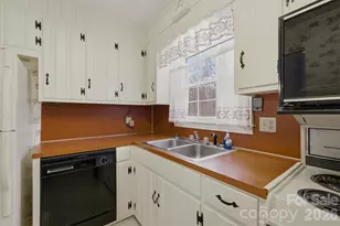 902 Meadowood Dr, Lenoir, NC 28645 - Photo 17