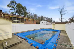 902 Meadowood Dr, Lenoir, NC 28645 - Photo 9