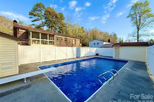 902 Meadowood Dr, Lenoir, NC 28645 - Photo 1