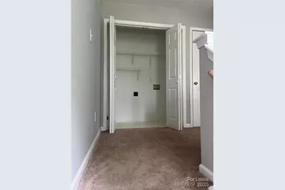 8901 Cinnabay Drive, Charlotte, NC 28216 - Photo 9