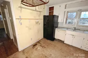 2330 40th Ave Ct NE, Hickory, NC 28601 - Photo 3