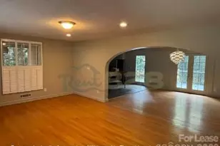 1045 Mountain View St, Hendersonville, NC 28739 - Photo 5