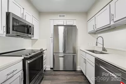 300 S Cedar Street, Charlotte, NC 28202 - Photo 9