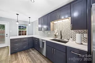 10927 Hunter Trail Ln, Charlotte, NC 28226 - Photo 9