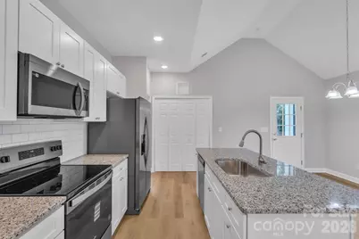 208 N Railroad Avenue, East Spencer, NC 28039 - Photo 9