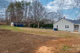 1529 4th St NE, Hickory, NC 28601 - Photo 3