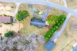 4012 24th St Pl NE, Hickory, NC 28601 - Photo 3