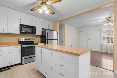 4012 24th Street Place NE, Hickory, NC 28601 - Photo 9