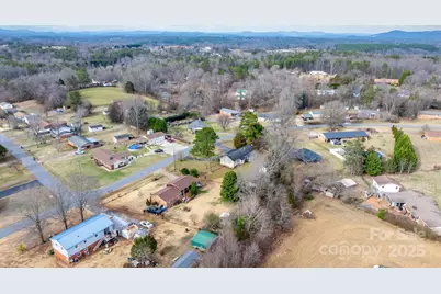 4012 24th Street Place NE, Hickory, NC 28601 - Photo 31