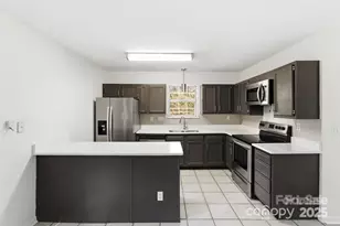 6113 Windsor Gate Ln, Charlotte, NC 28215 - Photo 5