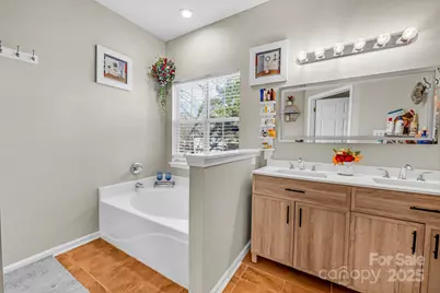 8622 Woodhill Manor Court, Charlotte, NC 28215 - Photo 13
