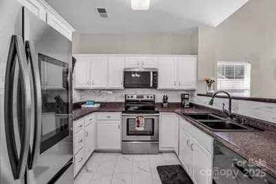 8622 Woodhill Manor Court, Charlotte, NC 28215 - Photo 9