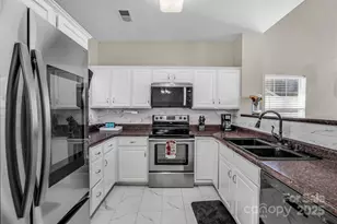 8622 Woodhill Manor Ct, Charlotte, NC 28215 - Photo 9