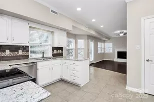 12313 Landing Green Dr, Charlotte, NC 28277 - Photo 15