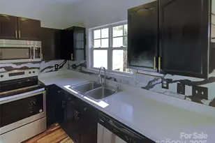 257 Doughton Ln, Charlotte, NC 28217 - Photo 5