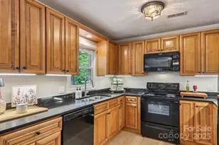 416 S Cherokee Ave, Black Mountain, NC 28711 - Photo 13