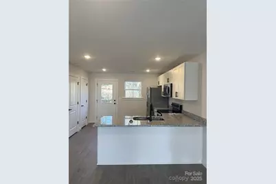 424 S 2nd Street SW, Hickory, NC 28602 - Photo 9