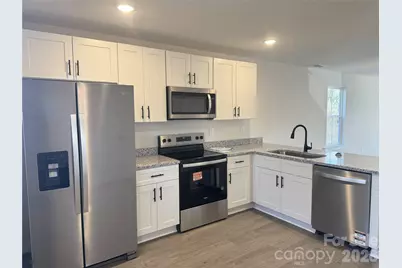 424 S 2nd Street SW, Hickory, NC 28602 - Photo 5