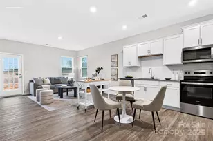 639 13th Ave Dr NE, Hickory, NC 28601 - Photo 1