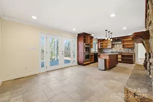 138 Kingsway Cir, Charlotte, NC 28214 - Photo 9