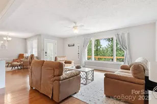 6294 Southlake Dr, Hickory, NC 28601 - Photo 13