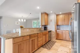 6294 Southlake Dr, Hickory, NC 28601 - Photo 11