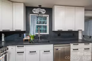 606 Huss St, Lincolnton, NC 28092 - Photo 9