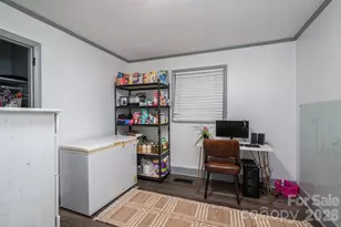 606 Huss St, Lincolnton, NC 28092 - Photo 21