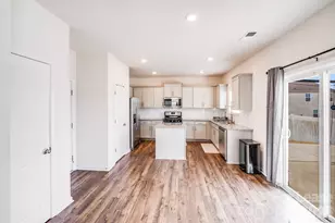 7411 Foxgate Cir, Charlotte, NC 28215 - Photo 13