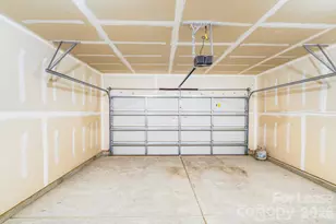 7411 Foxgate Cir, Charlotte, NC 28215 - Photo 23