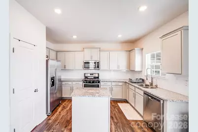 7411 Foxgate Circle, Charlotte, NC 28215 - Photo 3