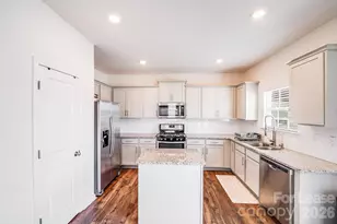 7411 Foxgate Cir, Charlotte, NC 28215 - Photo 3