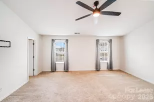 7411 Foxgate Cir, Charlotte, NC 28215 - Photo 5