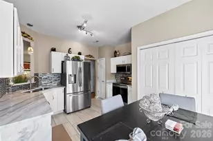 624 Cliffs Inn Circle, Charlotte, NC 28214 - Photo 9