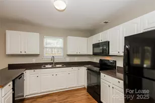 609 Castlefin Ct, Statesville, NC 28625 - Photo 3