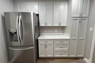 4739 Hedgemore Dr, Charlotte, NC 28209 - Photo 3