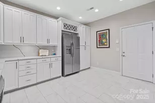 2904 Autumn Harvest Ln, Charlotte, NC 28269 - Photo 13