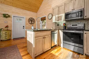 865 Frost Rd, Saluda, NC 28773 - Photo 9