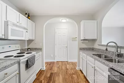 3855 Glenlea Commons Drive, Charlotte, NC 28216 - Photo 11