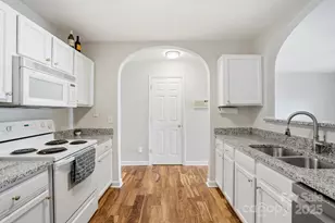 3855 Glenlea Commons Dr, Charlotte, NC 28216 - Photo 11