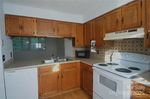 9432-D Lexington Circle, Charlotte, NC 28213 - Photo 3