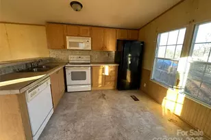 200 Rolling Oaks Dr, Hendersonville, NC 28791 - Photo 5