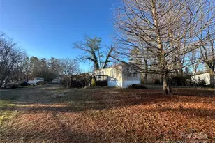 200 Rolling Oaks Dr, Hendersonville, NC 28791 - Photo 11